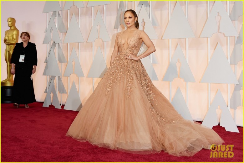 Jennifer_Lopez-Elie_Saab-Oscar_2015-Gabi_May