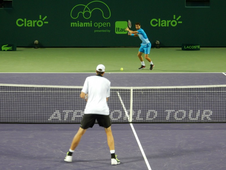John_Isner-Grigor_Dimitrov-Miami_Open_2015-Gabi_May