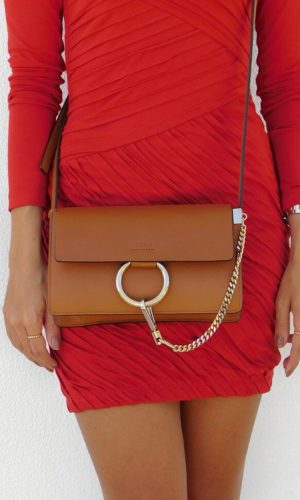 vestido vermelho com tênis, look do dia, outfit, ootd, gabi may, vestido, tênis