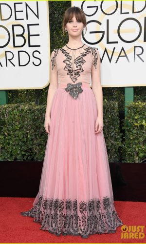 golden globes 2017, golden globe awards, celebridades, hollywood, mais bem vestidas, moda, awards season, fashion, who wore what, best dressed, felicity jones