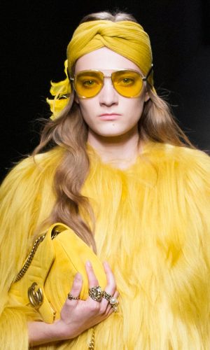 óculos com lente amarela, tendência, moda, estilo, tinted sunglasses, yellow lens, fashion, style, trend