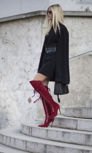 bota vermelha, moda, estilo, look, tendência, red boots, fashion, style, trend, outfit