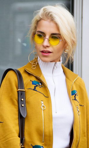 óculos com lente amarela, tendência, moda, estilo, tinted sunglasses, yellow lens, fashion, style, trend