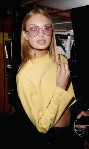 óculos com lente colorida, tendência, moda, estilo, tinted sunglasses, fashion, style, trend