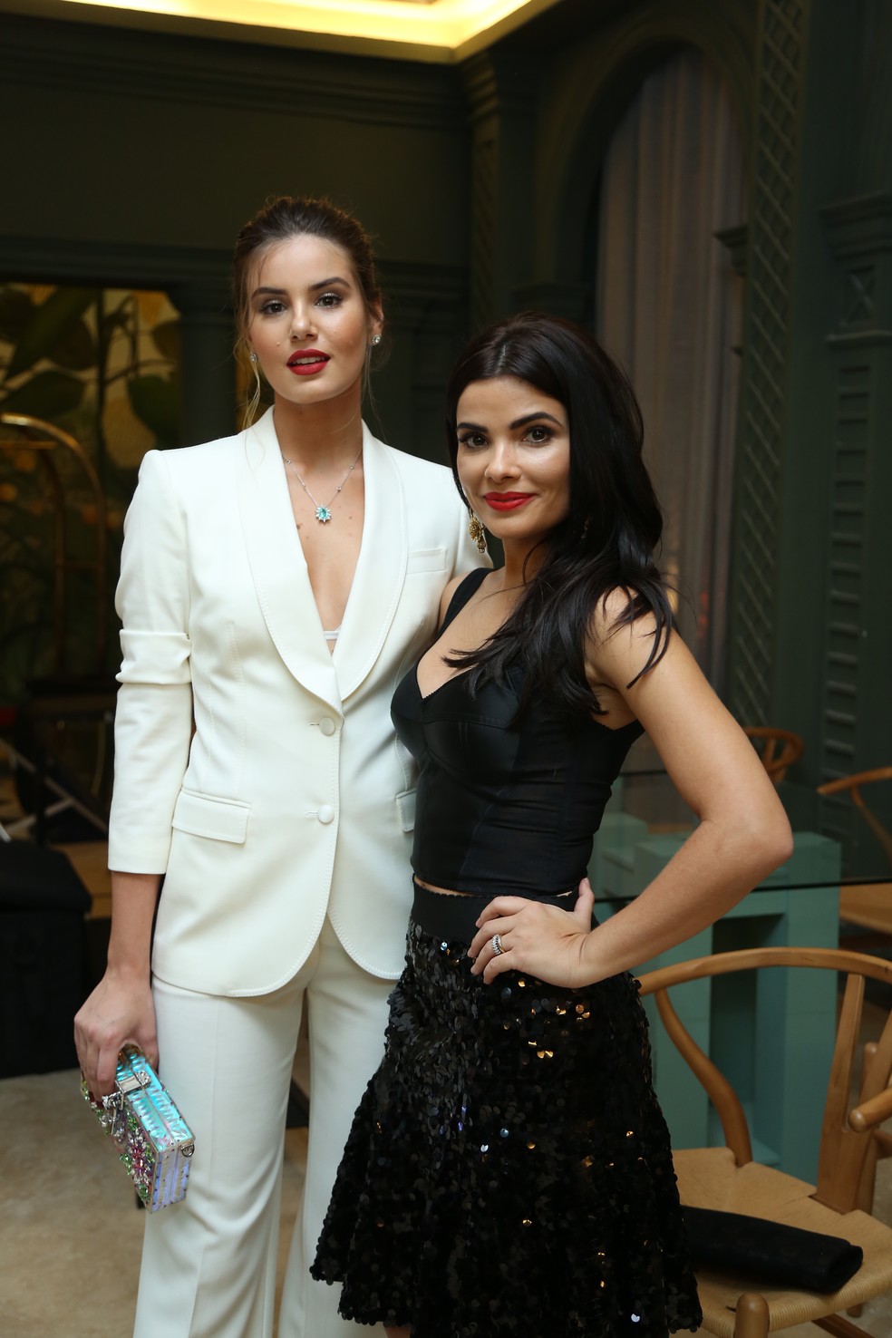 Camila Queiroz, novela Pega Pega, festa, look, moda, estilo, style, pantsuit, fashion, outfit
