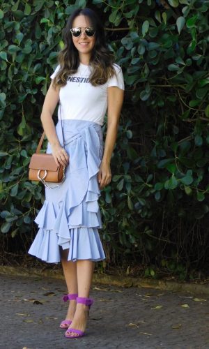 look moderno, look do dia, camiseta estampada, saia de babados, Gabi May, moda, estilo, tendência, modern outfit, ootd, printed t-shirt, ruffled skirt, fashion, style, trend