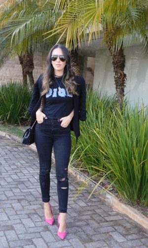 look preto, ponto de cor, moda, estilo, look do dia, Gabi May, camiseta, black outfit, pop of color, fashion, style, outfit, ootd