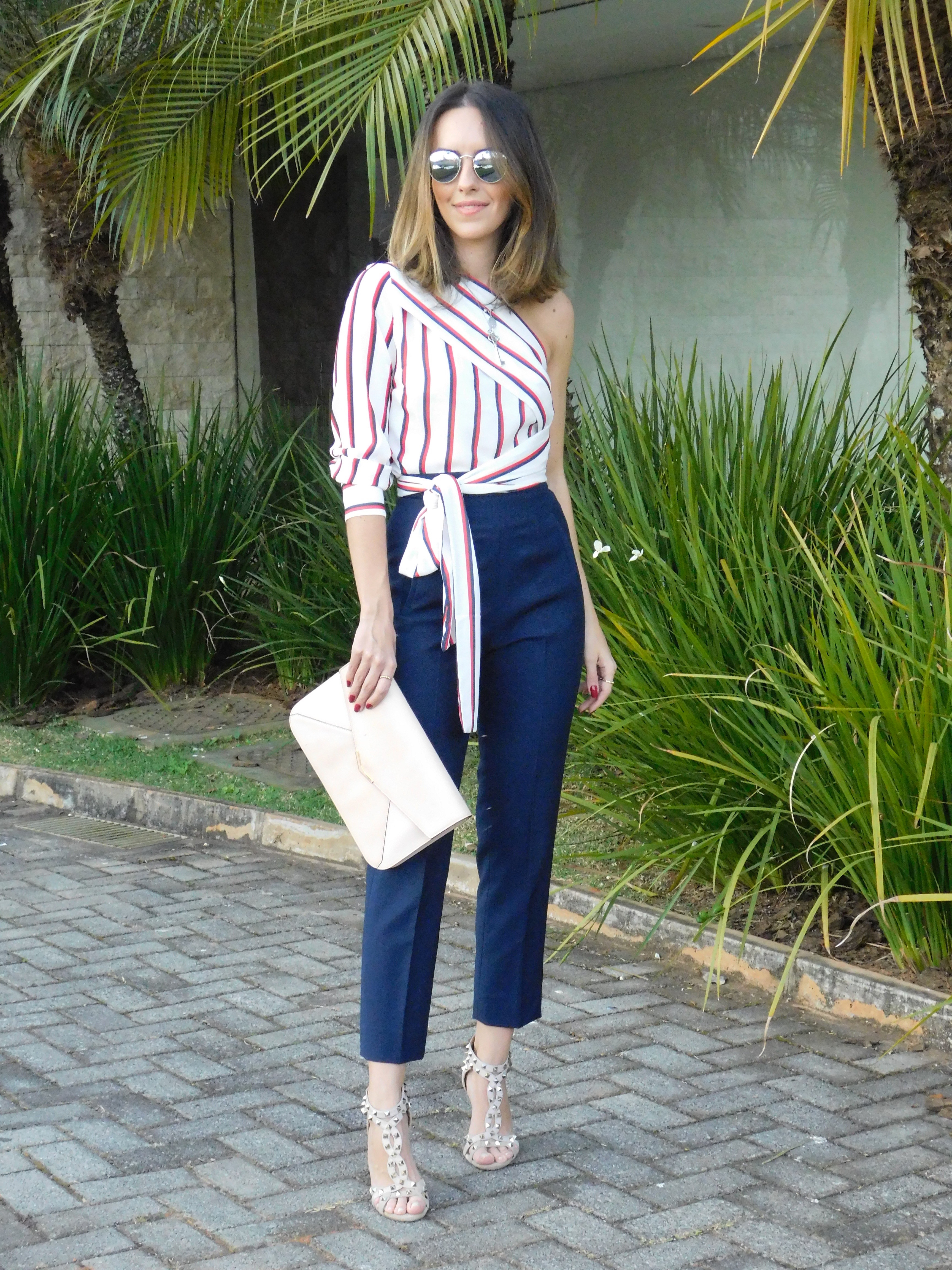 blusa listrada de um ombro só, moda, estilo, tendência, inspiração, look do dia, Gabi May, one-shoulder striped top, fashion, style, inspiration, trend, ootd