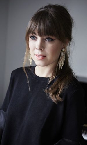 maxi brinco, tendência, moda, estilo, looks, statement earring, maxi earring, trend, fashion, style, outfits