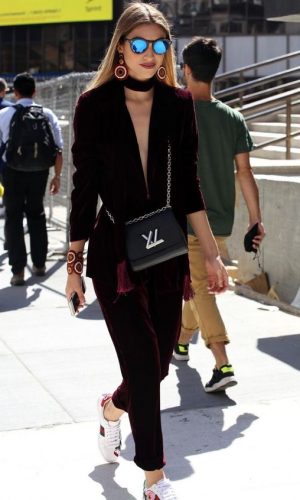 maxi brinco, tendência, moda, estilo, looks, statement earring, maxi earring, trend, fashion, style, outfits