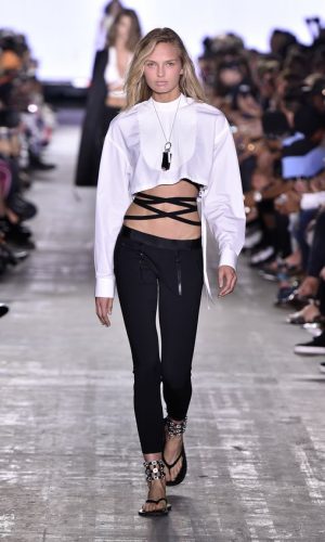 calça de cintura baixa, tendência, moda, estilo, low rise pants, trend, trend alert, fashion, style