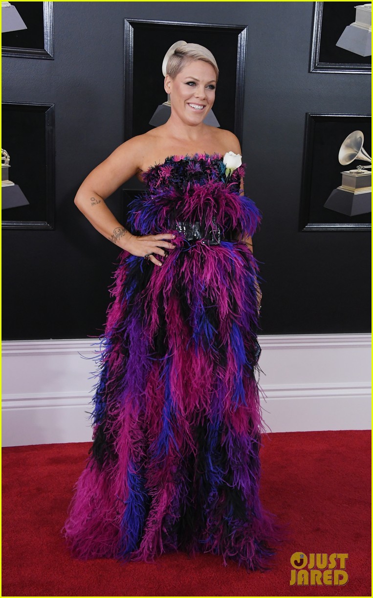 grammy awards 2018, moda, estilo, tapete vermelho, vestido longo, celebridades, fashion, style, red carpet, celebrities, gowns, pink