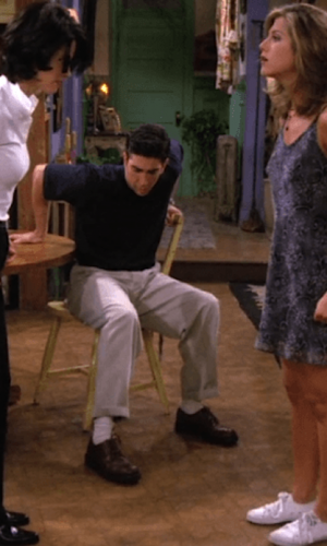 rachel green, jennifer aniston, friends, anos 90, looks, tendência, moda, estilo, trend, 90s, outfits, fashion, style, tênis branco, white sneakers