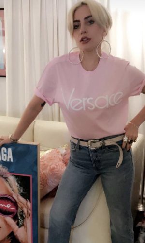 camiseta versace, logo, logomania, moda, estilo, tendência, looks, versace tshirt, fashion, style, trend, outfits, lady gaga