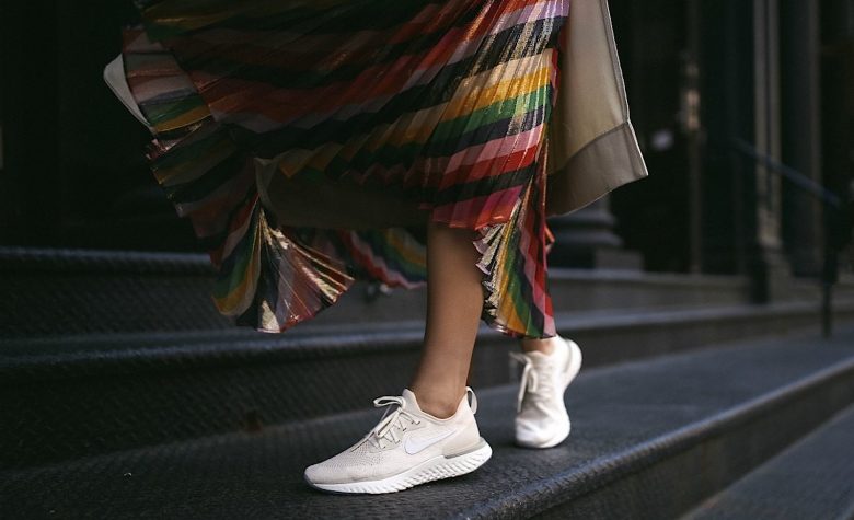 saia midi e tênis, moda, estilo, tendência, looks, inspiração, midi skirt and sneaker, fashion, style, inspiration, trend, outfits