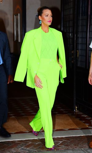 looks neon, moda, estilo, tendência, street style, neon outfit, fashion, style, inspiration, trend, blake lively