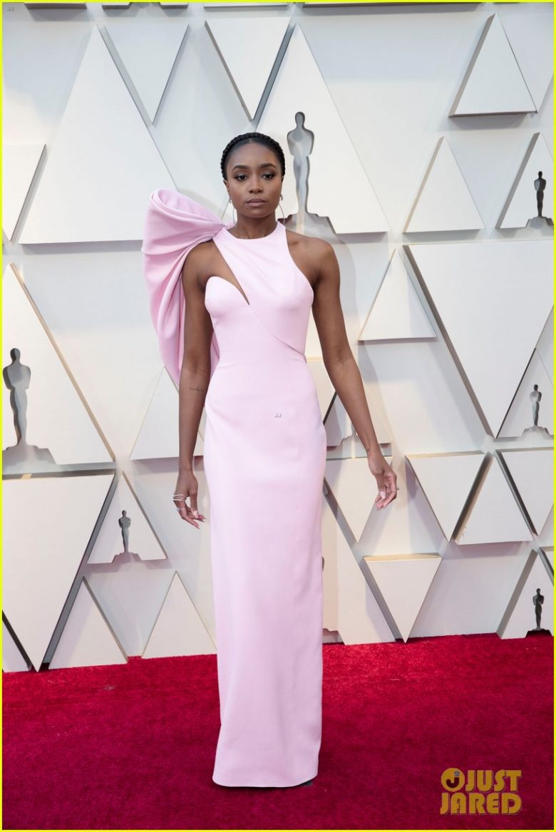 oscar 2019, tapete vermelho, celebridades, hollywood, moda, vestidos, looks, 2019 oscars, gowns, red carpet, celebrities, award season, kiki layne, atelier versace
