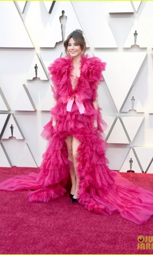 oscar 2019, tapete vermelho, celebridades, hollywood, moda, vestidos, looks, 2019 oscars, gowns, red carpet, celebrities, award season, linda cardellini