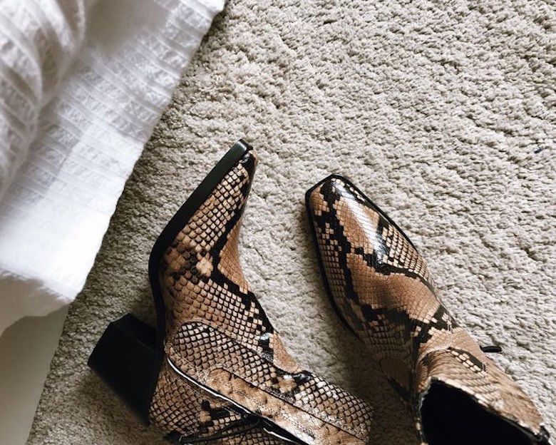 bota com estampa de cobra, tendência, moda, estilo, looks, inverno, fashion, style, trend, outfits, winter looks, snakeskin boots