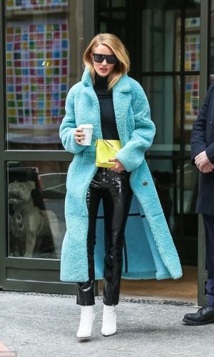 casaco de pelúcia, moda, estilo, tendência, teddy bear coat, fashion, style, trend, outfit