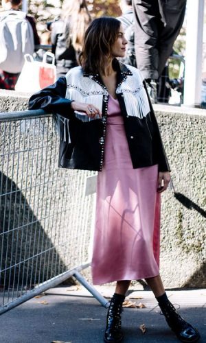 vestido e bota, combinação contrastante, look, tendência, look inverno, look outono, moda, estilo, fashion, style, trend, dress with boots