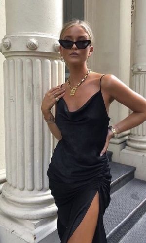 vestido com decote drapeado, tendência