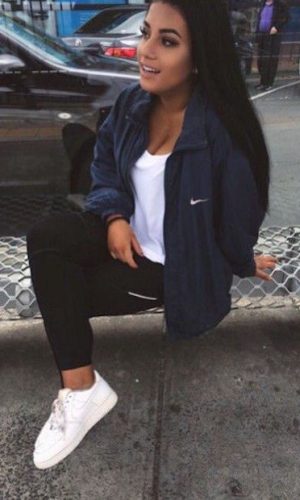 jaqueta corta vento, moda, estilo, looks, anos 90, tendência, estilo esportivo, sporty style, fashion, style, outfits, windbreaker jacket, trend