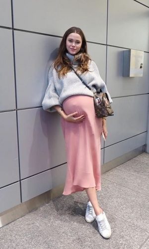 pregnant style, women with silk skirt