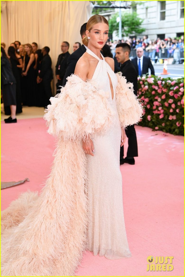 MET Gala 2019, Baile do Met, moda, estilo, celebridades, looks, Camp, fashion, style, red carpet, rosie huntington-whiteley, oscar de la renta 