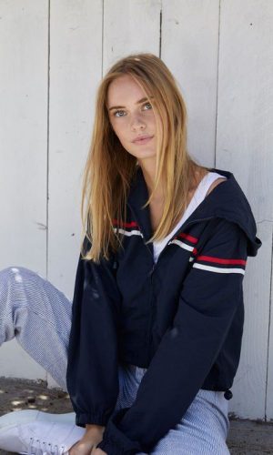 jaqueta corta vento, moda, estilo, looks, anos 90, tendência, estilo esportivo, sporty style, fashion, style, outfits, windbreaker jacket, trend