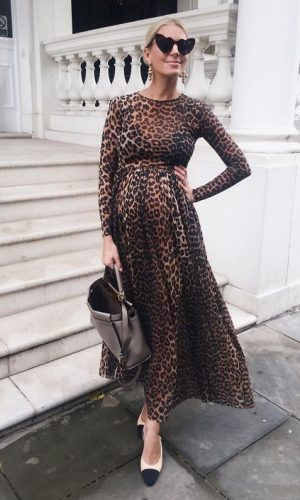 gravidez, mulher com vestido midi de onça, woman with a leopard midi dress