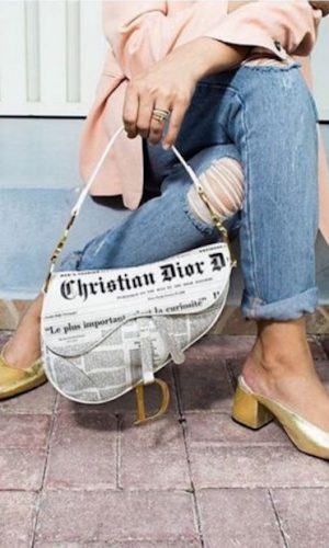 estampa de jornal, tendência, moda, newspaper print, trend, fashion, dior saddle