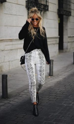 como usar uma calça com estampa de cobra, tendência, moda, how to wear snakeskin pants