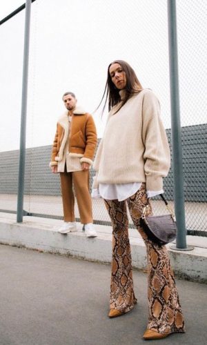 como usar uma calça com estampa de cobra, tendência, moda, how to wear snakeskin pants