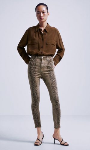 como usar uma calça com estampa de cobra, tendência, moda, how to wear snakeskin pants