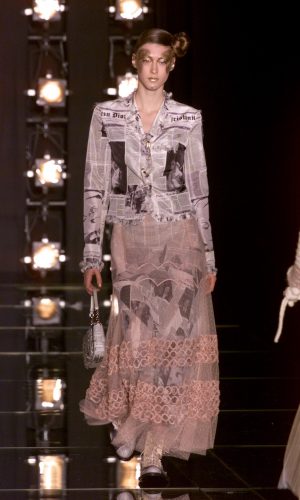 christian dior fall 2000 newspaper print, estampa de jornal