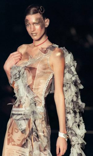 christian dior fall 2000 newspaper print, estampa de jornal