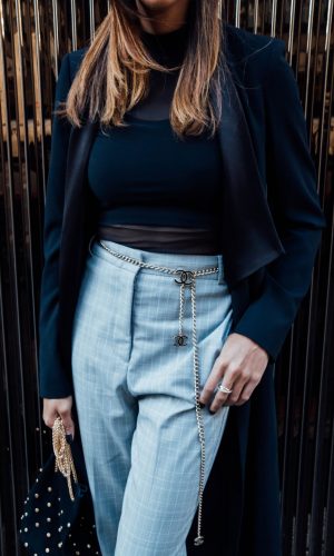 cinto de corrente, look, tendência, moda, chain belt, fashion trend