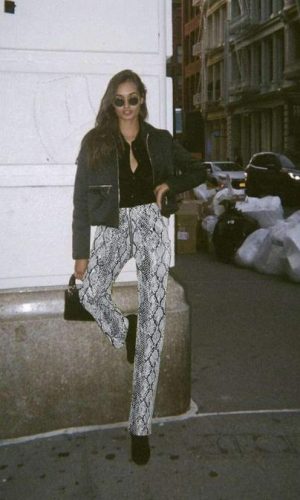 como usar uma calça com estampa de cobra, tendência, moda, how to wear snakeskin pants