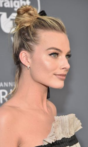 beleza, cabelo, penteado, margot robbie, beauty, hair, hairstyle, coque alto, top bun