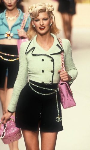 cinto de corrente, look, tendência, moda, chanel chain belt, fashion trend