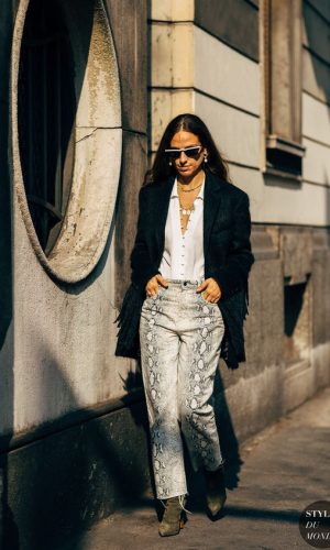 como usar uma calça com estampa de cobra, tendência, moda, how to wear snakeskin pants