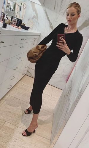 clutch oversized, the pouch, bottega veneta, trend, it bag, tendência, oversized clutch, rosie huntington-whiteley