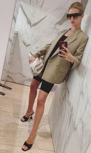 clutch oversized, the pouch, bottega veneta, trend, it bag, tendência, oversized clutch, rosie huntington-whiteley