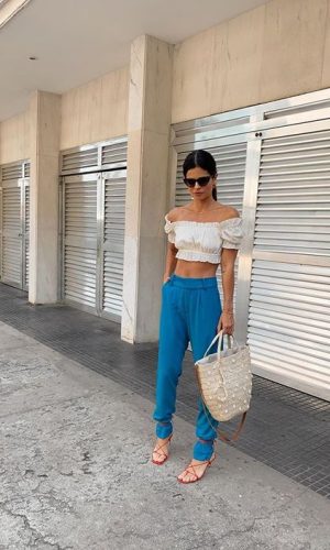 sandália amarrada por cima da calça, lace-up heels around the pants