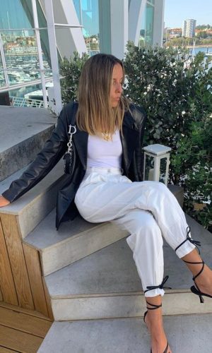 sandália amarrada por cima da calça, lace-up heels around the pants