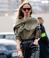cardigan nos ombros, moda, truque de estilo, styling trick, cardigan on the shoulder